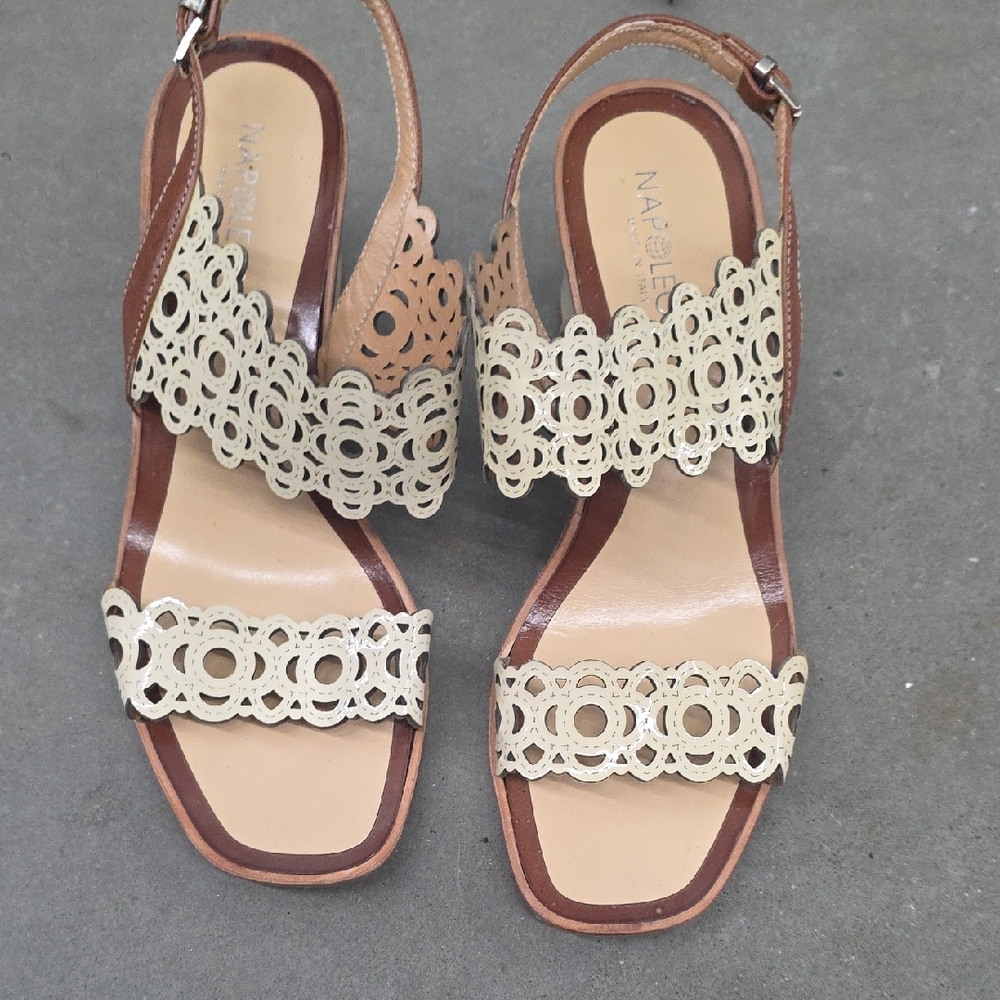 Napoleoni Made In Italysize 37 Cream and Brown Sandals